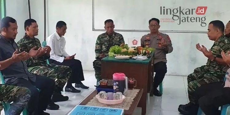 HUT ke-77 TNI, Polsek Demak Kota Beri Kejutan Koramil 01 Demak