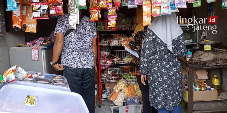 Sasar Pasar Tradisional Demak, Tim Gabungan Sita 100 Batang Rokok Ilegal