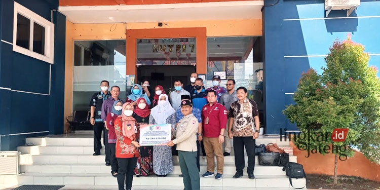 Bupati Demak Serahkan Hasil Galang Dana untuk Korban Gempa Cianjur