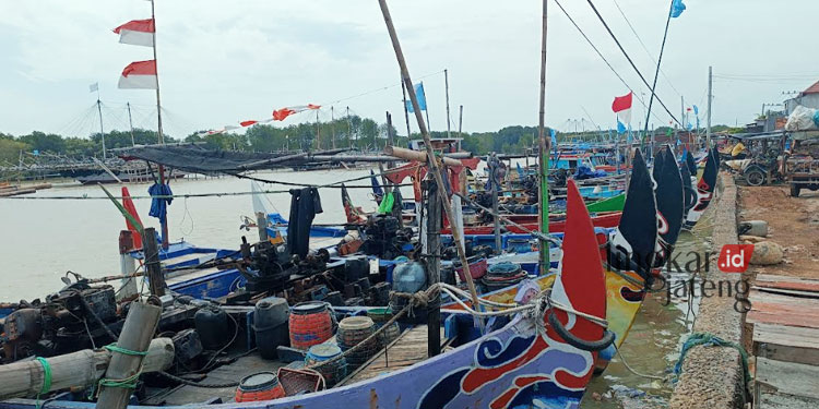 Dilanda Cuaca Ekstrem, Nelayan di Demak Pilih Stop Melaut