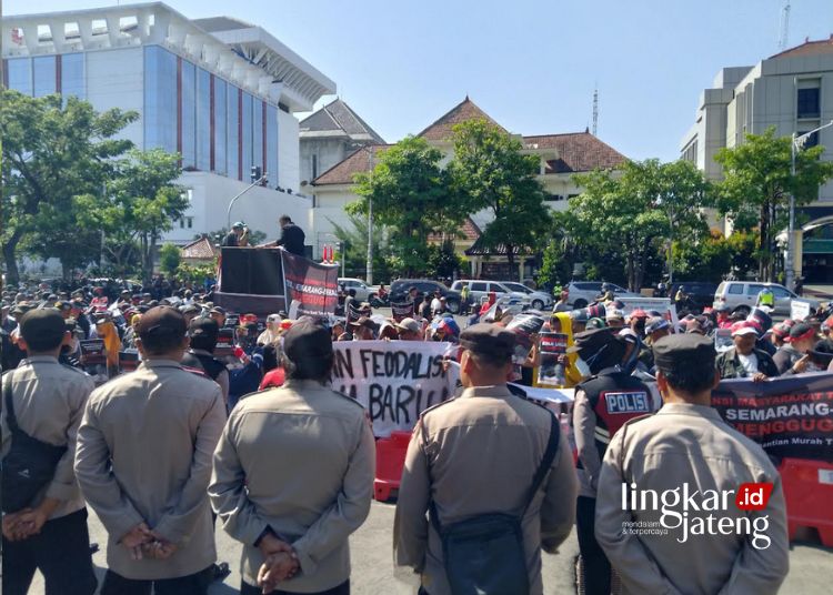 Masyarakat Terdampak Tol Semarang-Demak Gruduk Kantor Gubernur, Mana Ganjar?