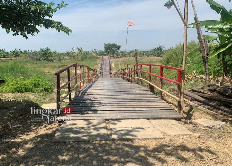Warga Desa Undaan Kidul Demak Bangun Jembatan Apung untuk Mudahkan Akses Menuju Kudus