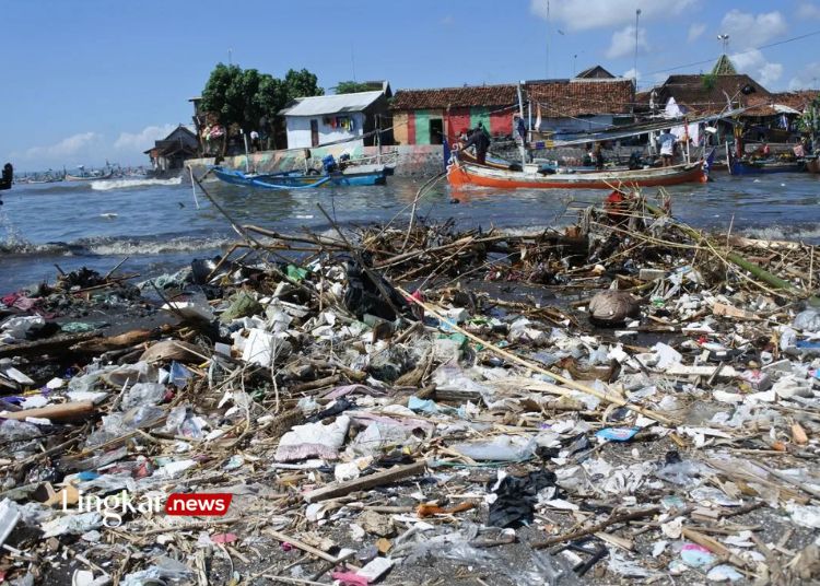 Miris! 30 Persen Sampah Plastik Cemari Laut Indonesia