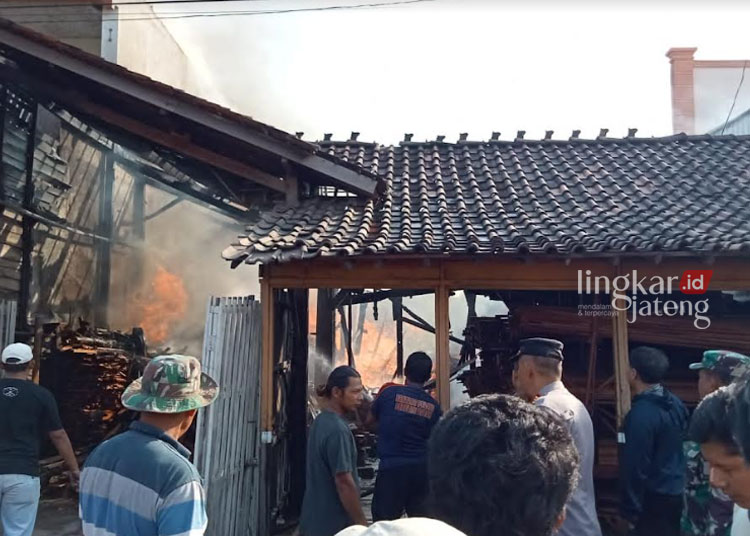 Kebakaran Toko Kayu di Dukuh Wonopolo Demak Diduga Akibat Korsleting Listrik
