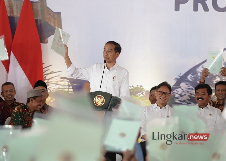 Kebut Program PTSL, Presiden Jokowi Serahkan 3.000 Sertifikat Tanah untuk Warga Grobogan