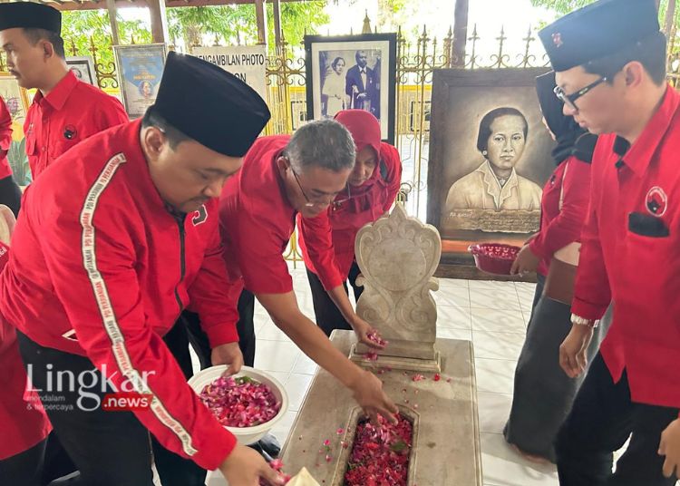 PDIP Jateng Ziarah ke Makam Kartini di Rembang Jelang Putusan Sengketa Pilpres